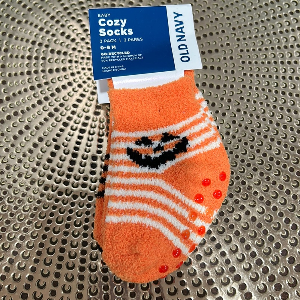 Old Navy baby socks. 3 pack. Halloween. Very plush cozy. Size 0-6 months. NWT.